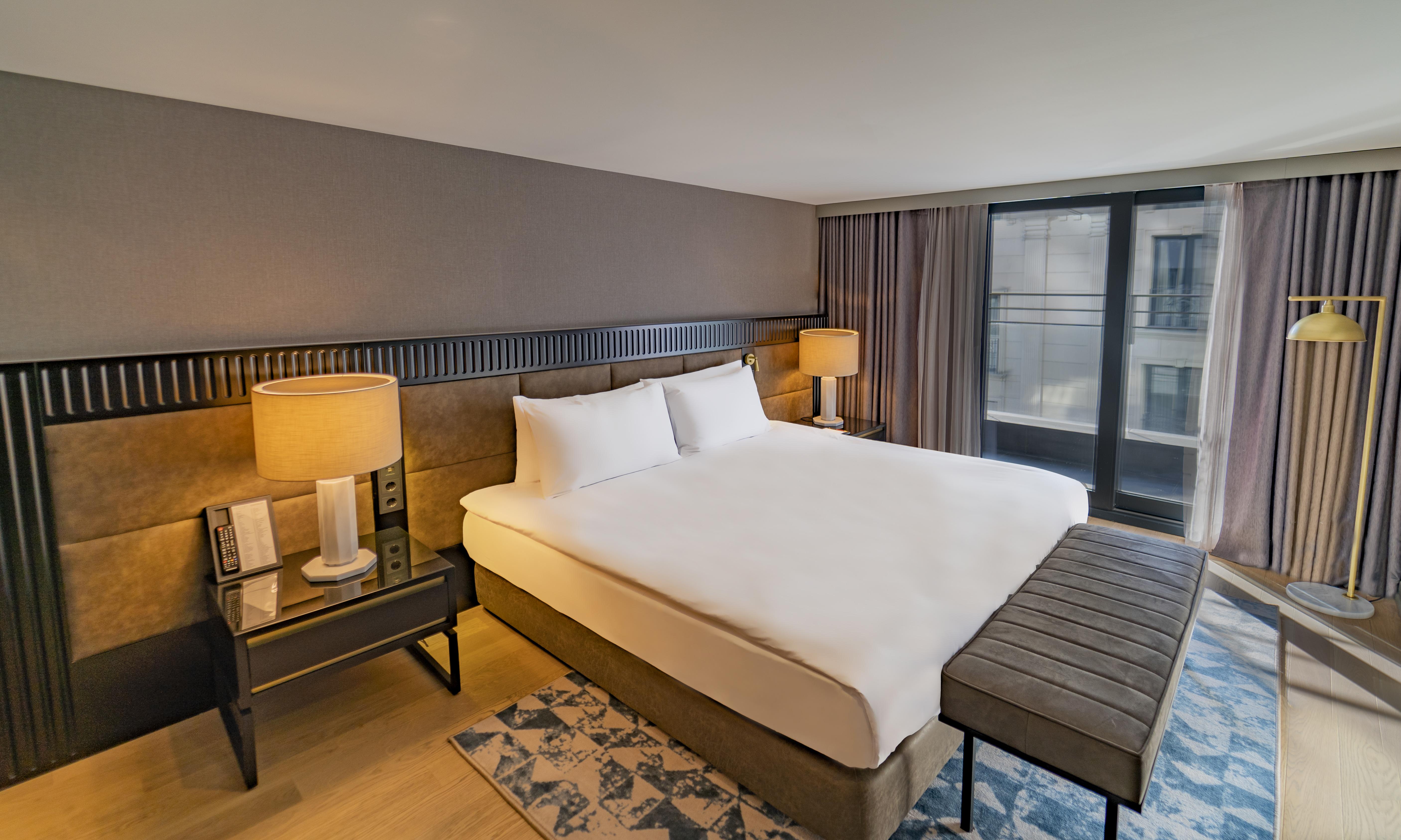 Sofitel Istanbul Taksim Hotell Eksteriør bilde A bedroom at the hotel