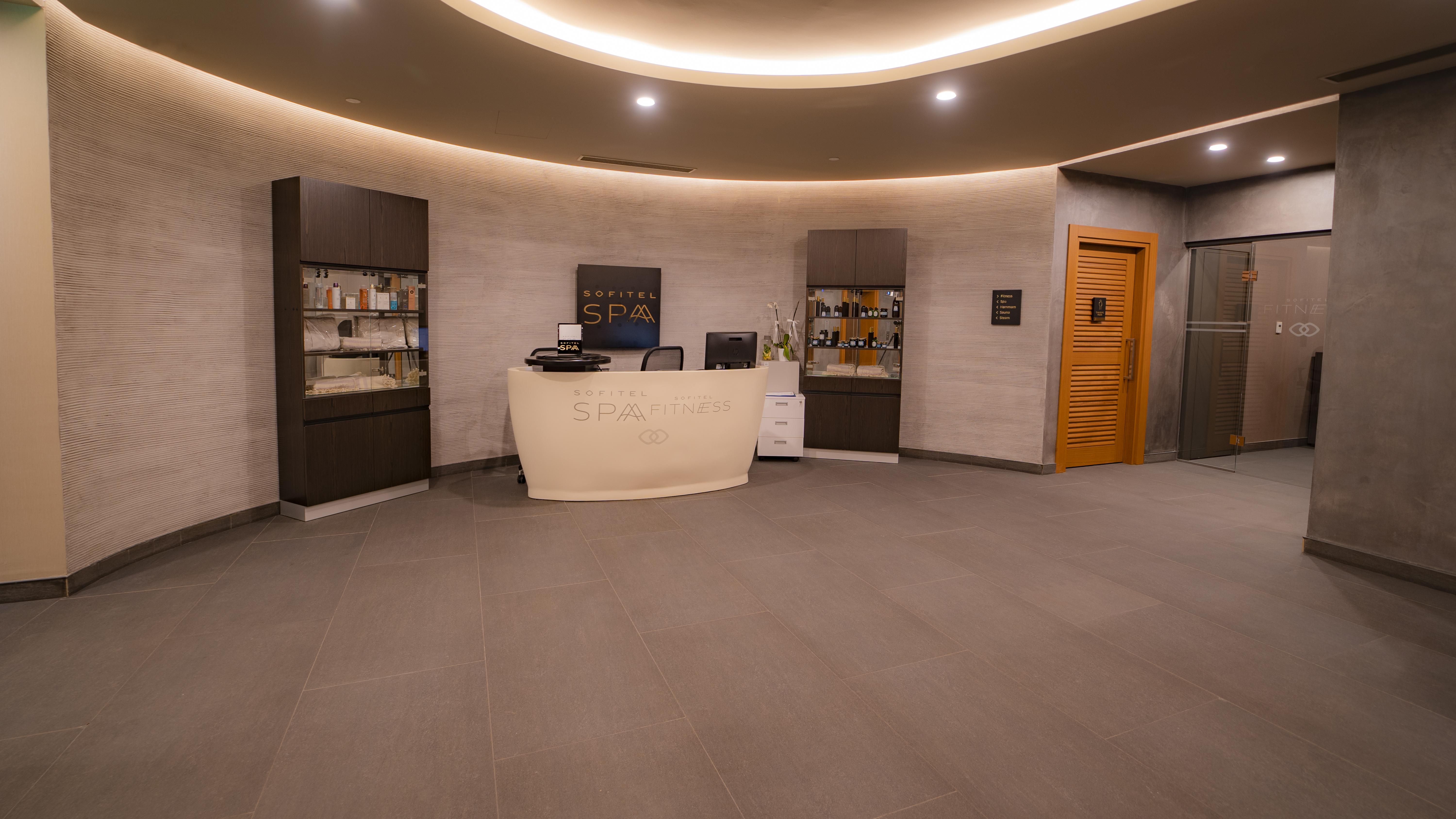 Sofitel Istanbul Taksim Hotell Eksteriør bilde The reception area of the spa