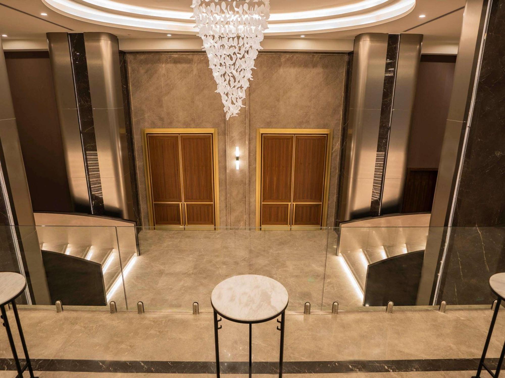 Sofitel Istanbul Taksim Hotell Eksteriør bilde The lobby of the hotel