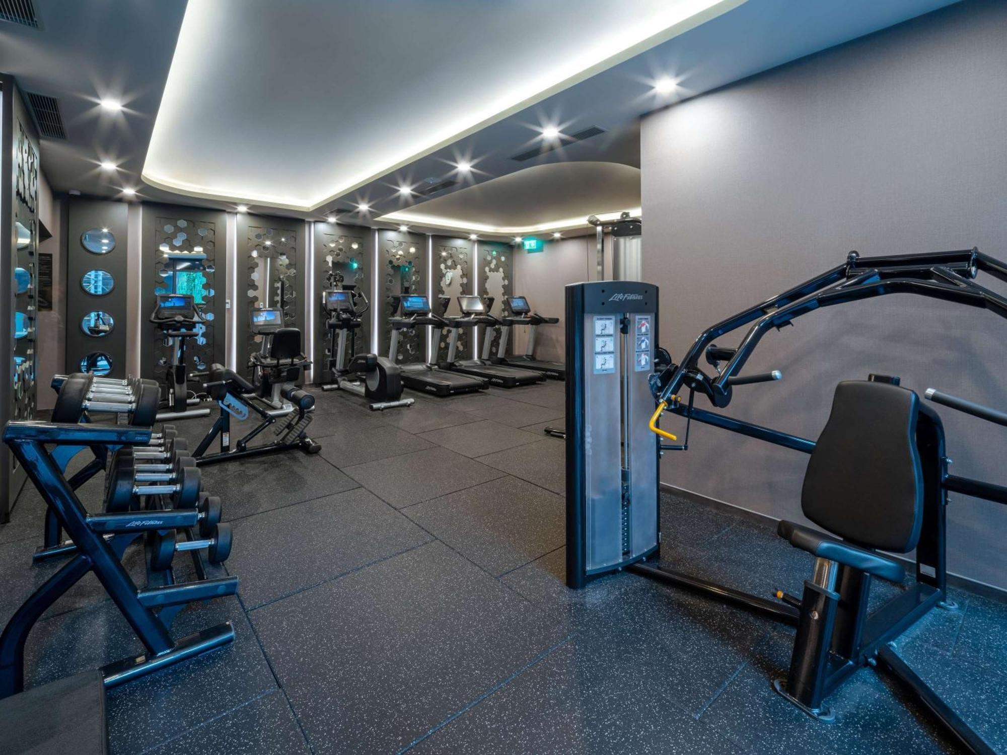 Sofitel Istanbul Taksim Hotell Eksteriør bilde The gym at the 100 Queen's Gate