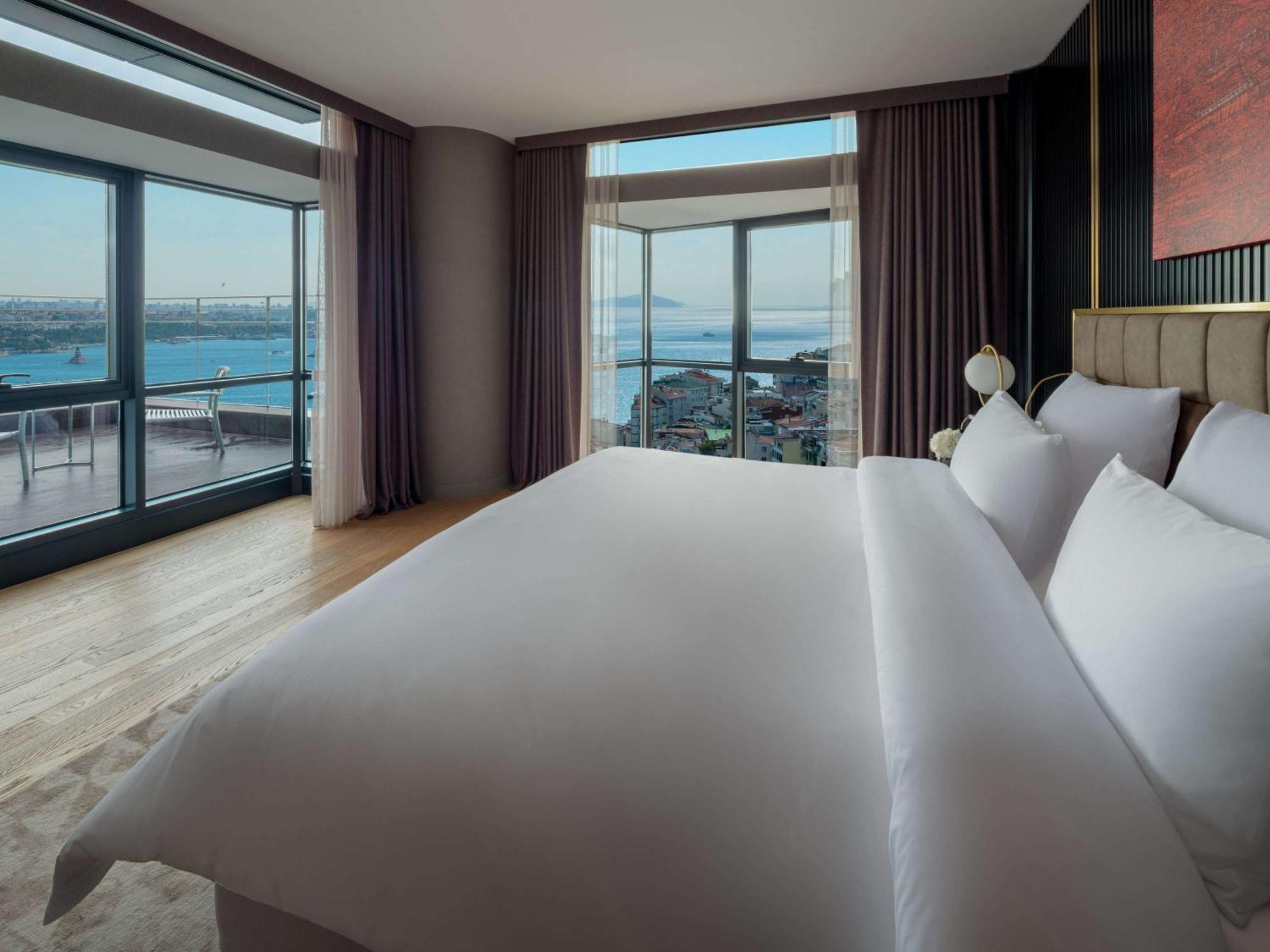 Sofitel Istanbul Taksim Hotell Eksteriør bilde A bedroom at the hotel