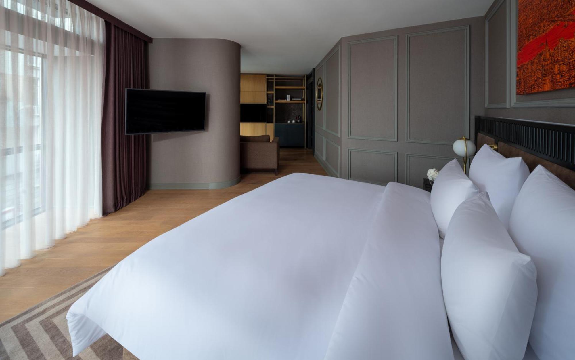 Sofitel Istanbul Taksim Hotell Eksteriør bilde A bedroom at the hotel