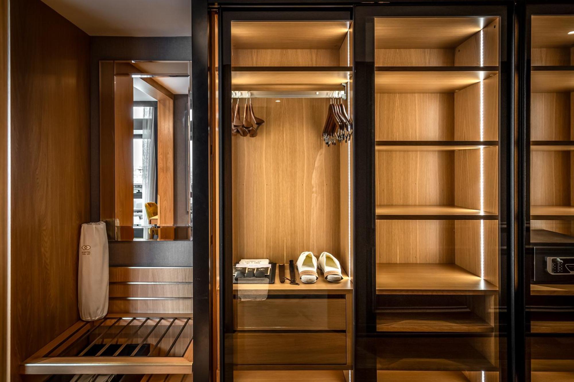 Sofitel Istanbul Taksim Hotell Eksteriør bilde A walk-in closet