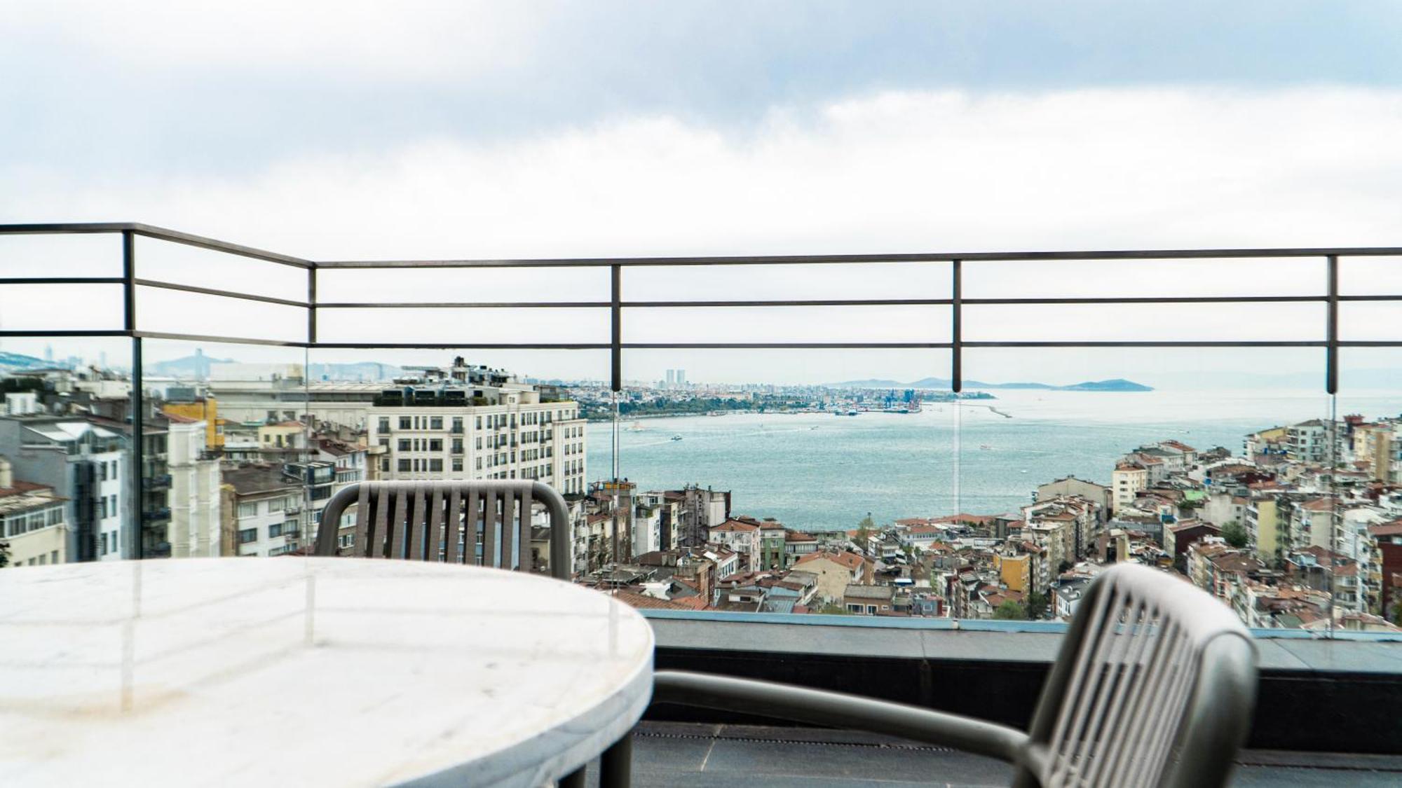 Sofitel Istanbul Taksim Hotell Eksteriør bilde View from the balcony of a penthouse apartment
